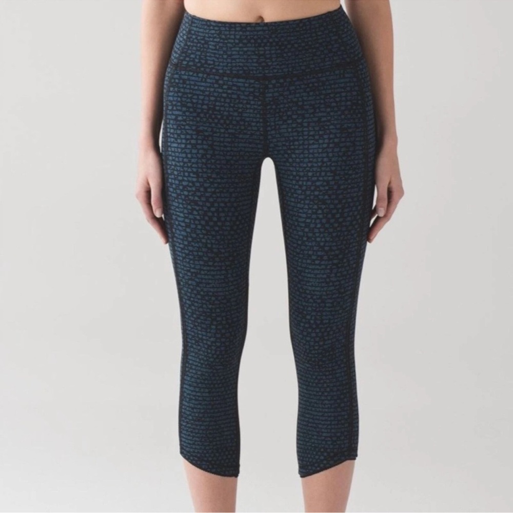 Lululemon Athletica Navy Patterned Capris